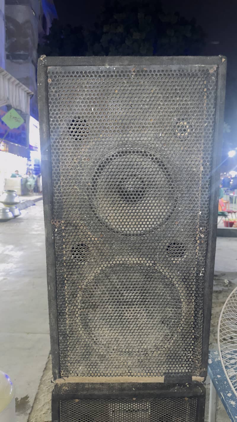 large size speaker 0