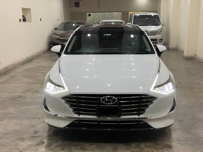 Hyundai Sonata 2.5 FULL OPTION TOP OF LINE 2023 BANK LEASE 1