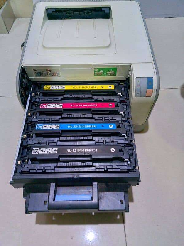 HP color laserJet CP1215 3