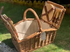 Picnic Basket (Wicker Material + Bamboo Cutlery)