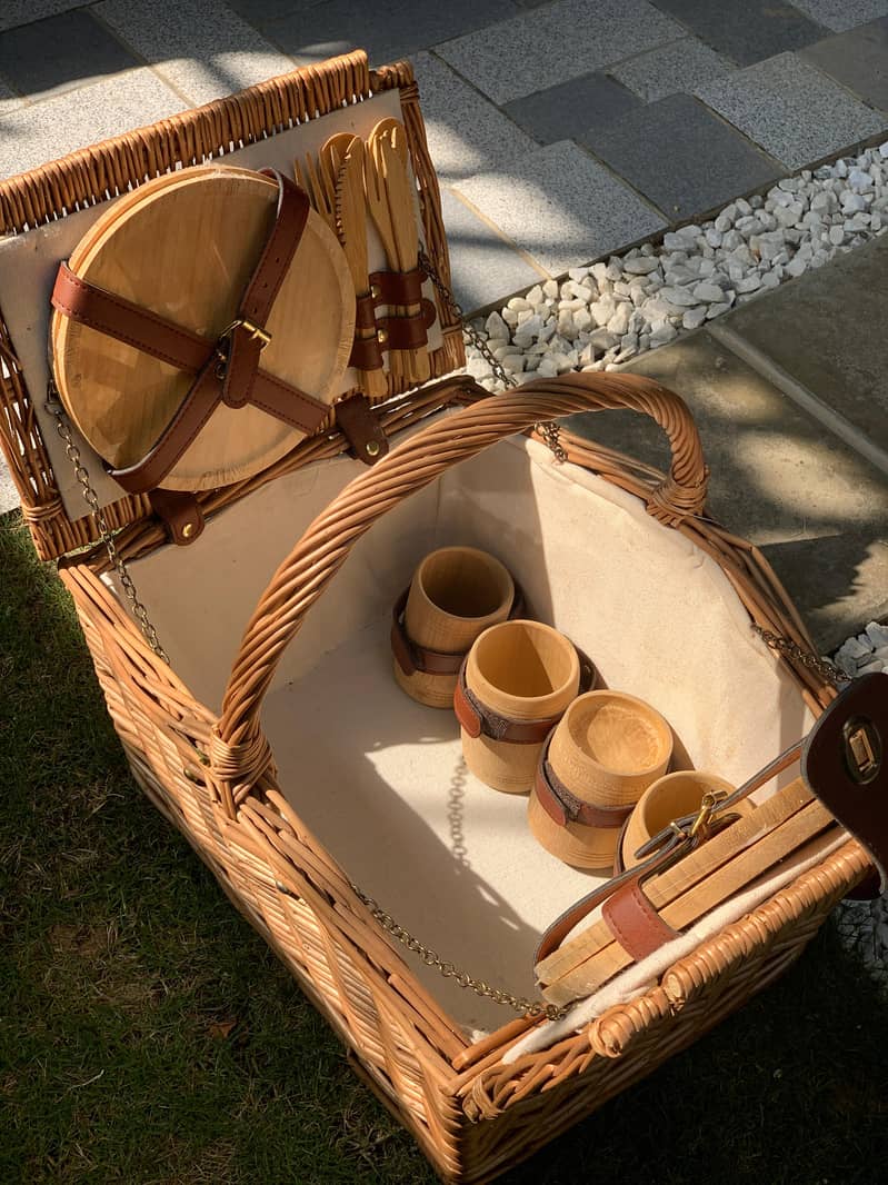 Picnic Basket (Wicker Material + Bamboo Cutlery) 1