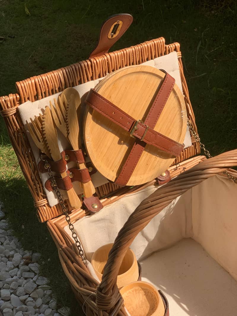 Picnic Basket (Wicker Material + Bamboo Cutlery) 5