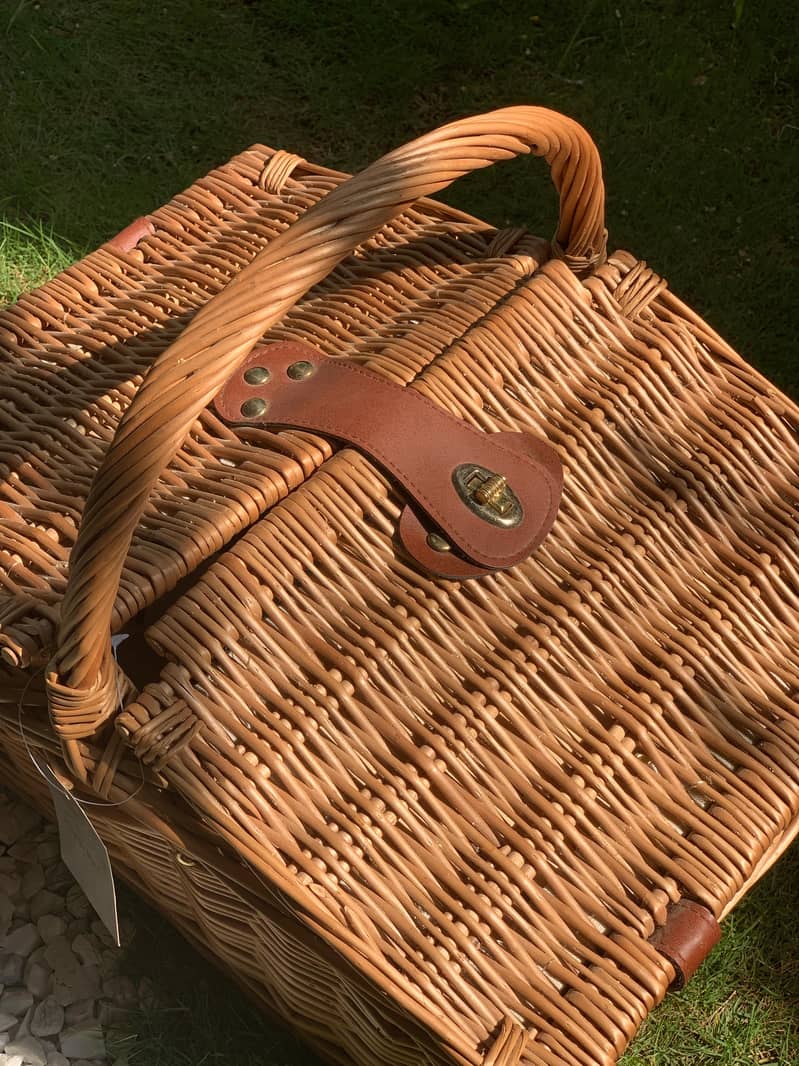 Picnic Basket (Wicker Material + Bamboo Cutlery) 7