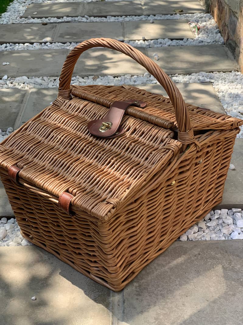 Picnic Basket (Wicker Material + Bamboo Cutlery) 8