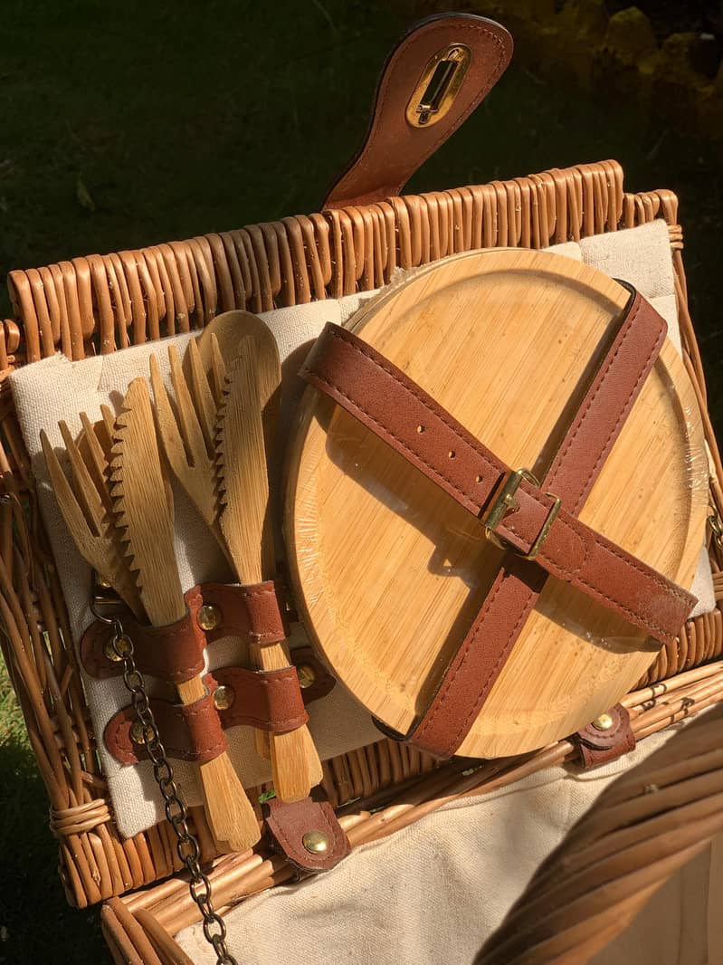 Picnic Basket (Wicker Material + Bamboo Cutlery) 9