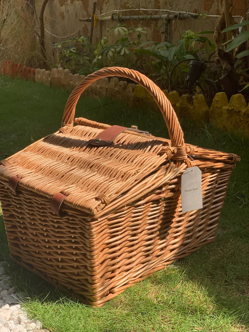 Picnic Basket (Wicker Material + Bamboo Cutlery) 10