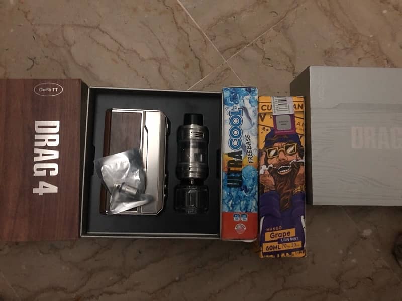 voopoo drag 4 Just like new with batteries and flavour for sale 4