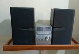 speakers and aiwa aux player