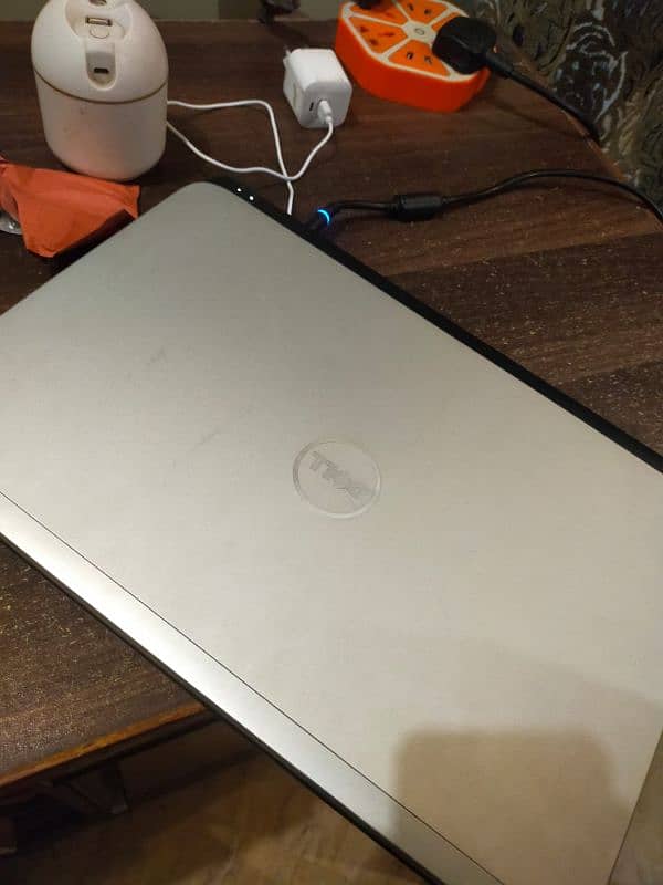 Dell laptop XPS windows for sale woth charger 4