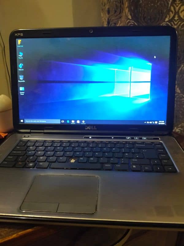 Dell laptop XPS windows for sale woth charger 5