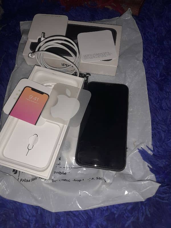 I phone 11 jv sim 1 month used full fresh  condition 5