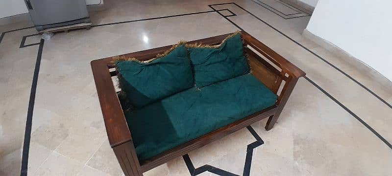 7 seater wooden sofa set in good condition with cushion 0