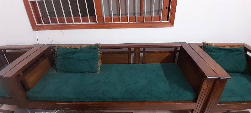 7 seater wooden sofa set in good condition with cushion 4