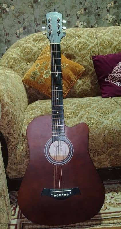 urgent selling guitar with bag and three  piks 0