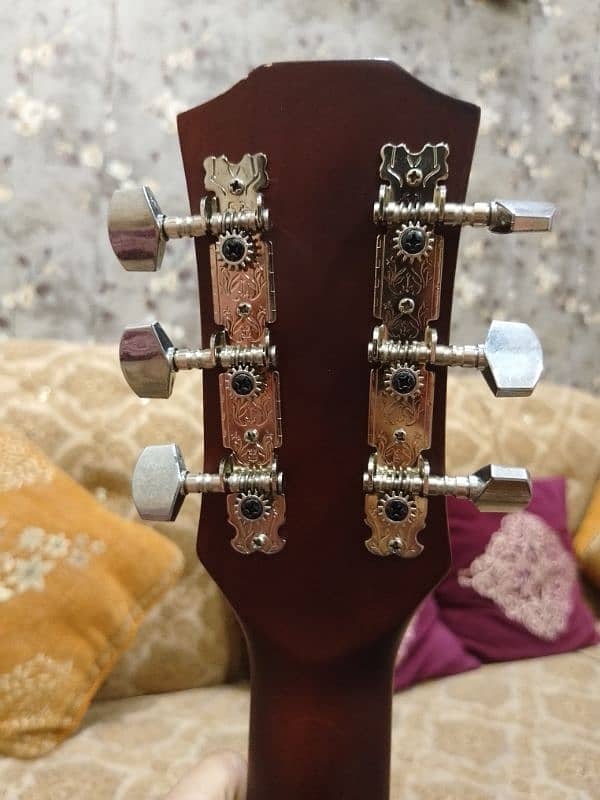 urgent selling guitar with bag and three  piks 5