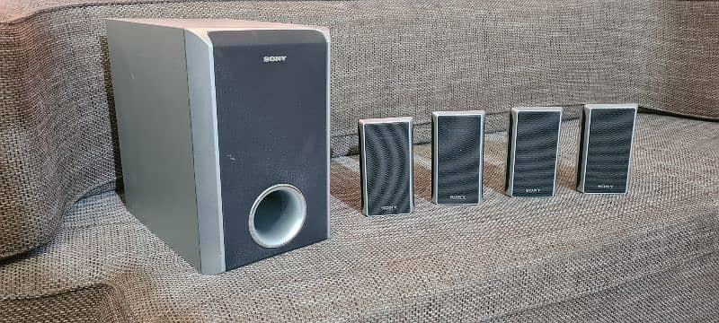 Sony home theater Bass tube and speakers cubes Brand new 2