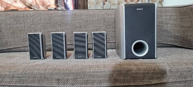 Sony home theater Bass tube and speakers cubes Brand new 4