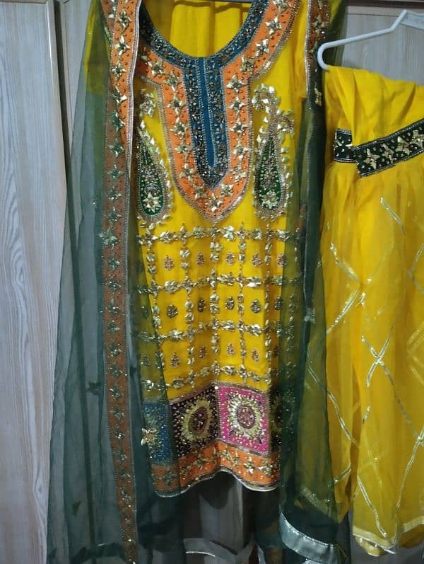 mehndi suit for bridal 0