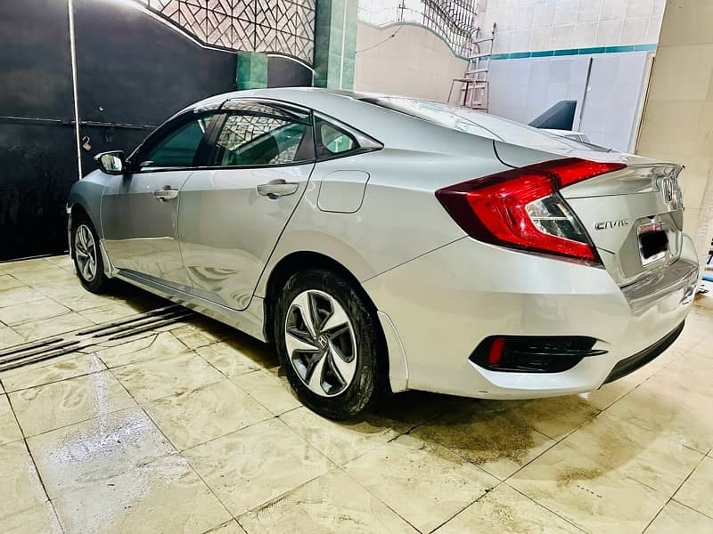 Honda Civic 2020 4