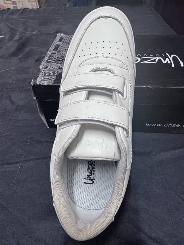 unze London white sneaker 2