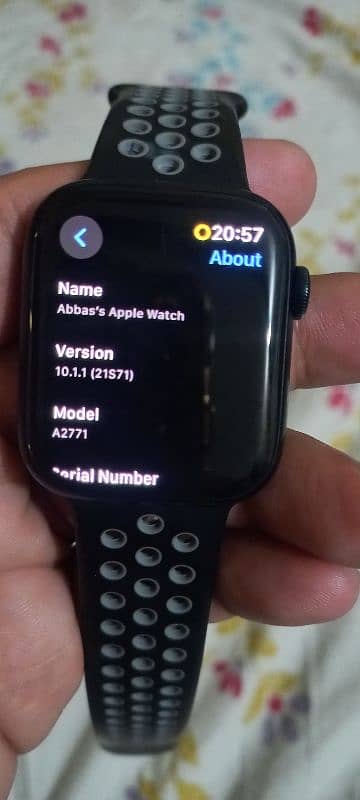 Apple series 8 watch 45 mm in best condition for urgent sale 2