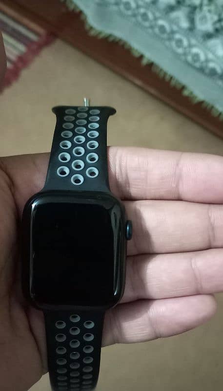 Apple series 8 watch 45 mm in best condition for urgent sale 3