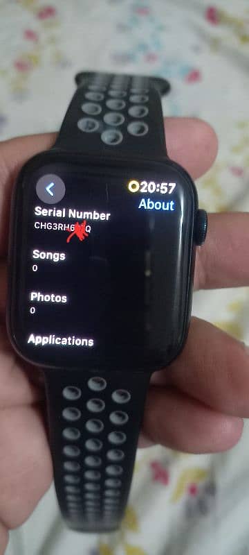 Apple series 8 watch 45 mm in best condition for urgent sale 4