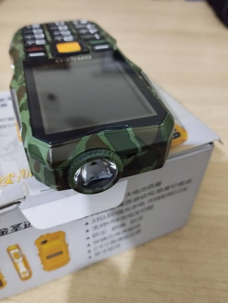 Groed military style heavy duty phone with battery bank 0