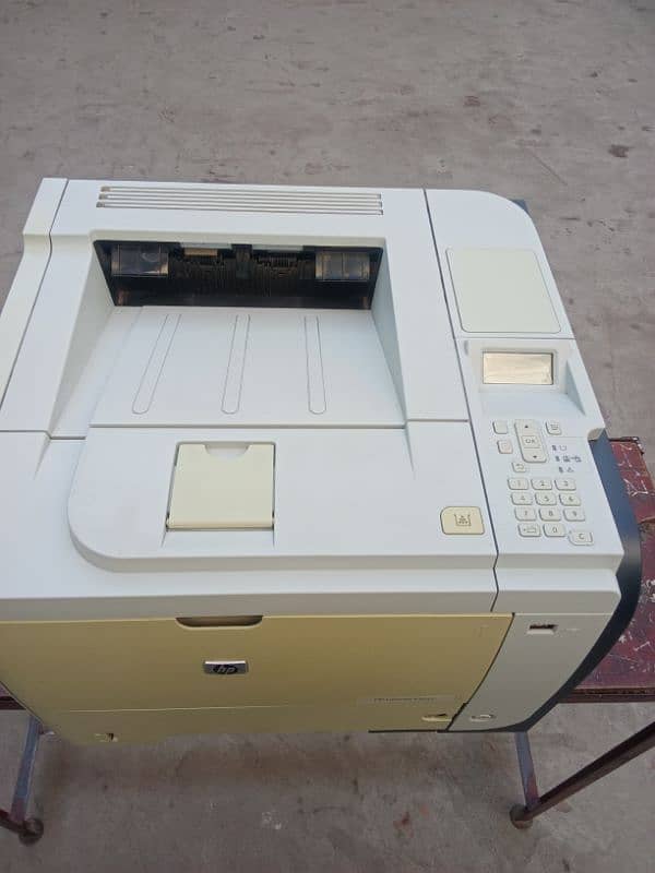 HP laserjet P3015 1