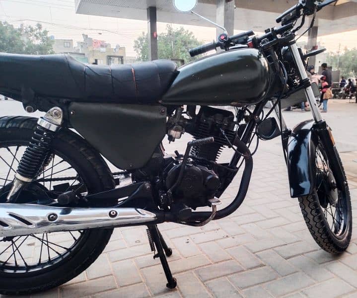 Cafe Racer (Modified Super Star 125) 13