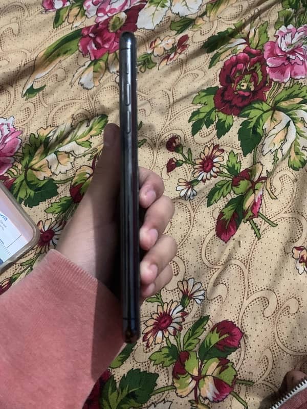 iPhone 11pro max (exchange possible) 0