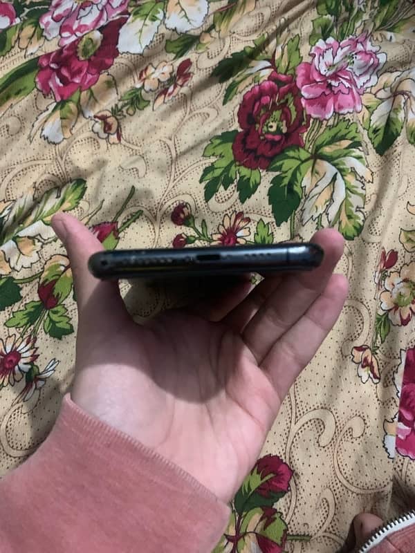 iPhone 11pro max (exchange possible) 3