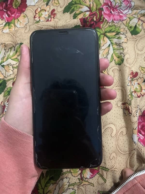 iPhone 11pro max (exchange possible) 5