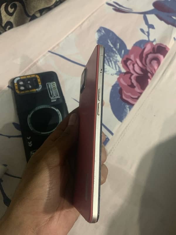 i am selling oppo F17 3