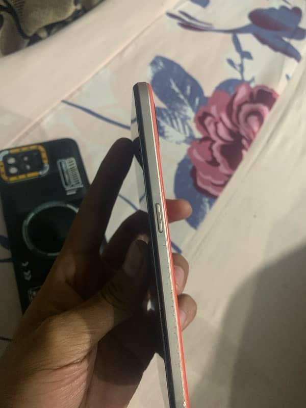 i am selling oppo F17 4