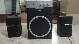 Selling Edifier speakers set