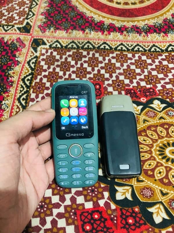 Nokia 1100 and Gresso CR7 3