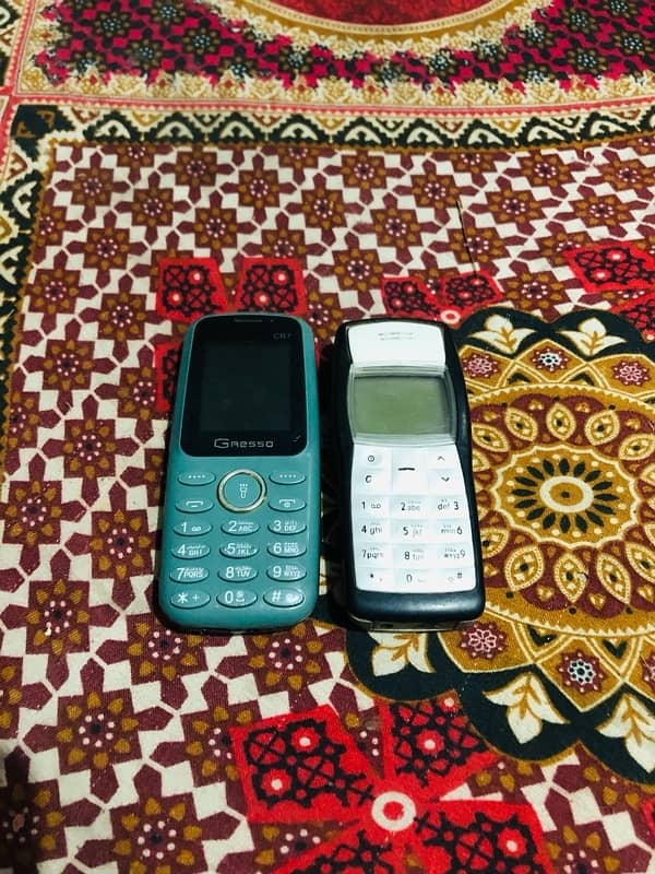 Nokia 1100 and Gresso CR7 4