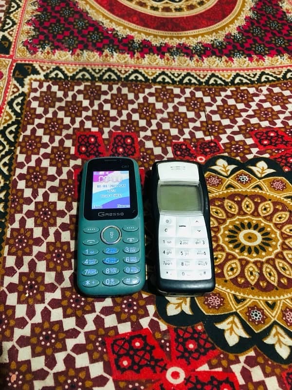 Nokia 1100 and Gresso CR7 5