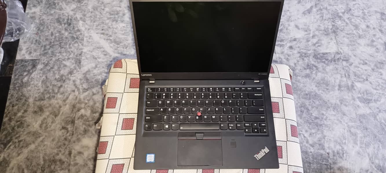 Lenovo x1 carbon i5 7th generation 8gb ram 256gb ssd 1