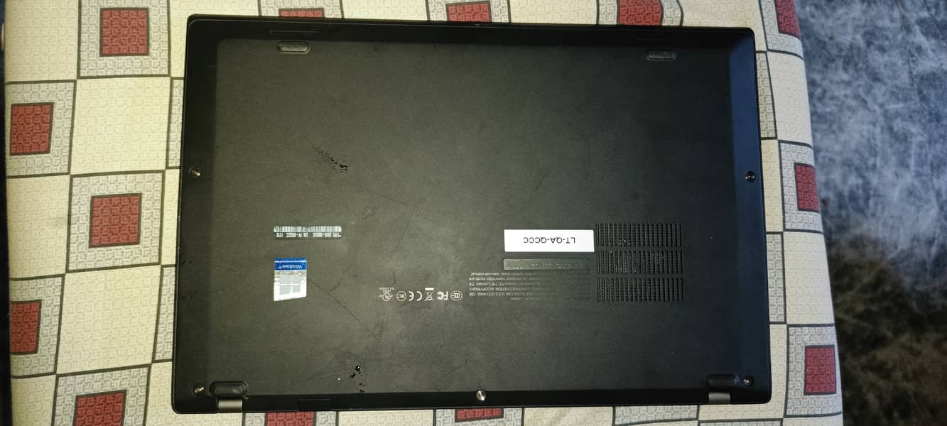 Lenovo x1 carbon i5 7th generation 8gb ram 256gb ssd 2