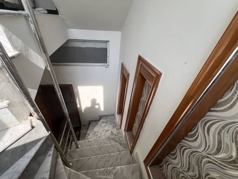 BEAUTIFUL HOUSE 8 MARLA WITH SNGPL CONNECTION OPPOSITE BAHRIA SCHOOL AVAILABLE FOR SALE IN PHASE ONE BAHRIA ORCHAD 29