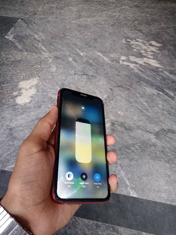 I phone xr non pta facktre unlock 64 gb penal m neshan h no exchange 2