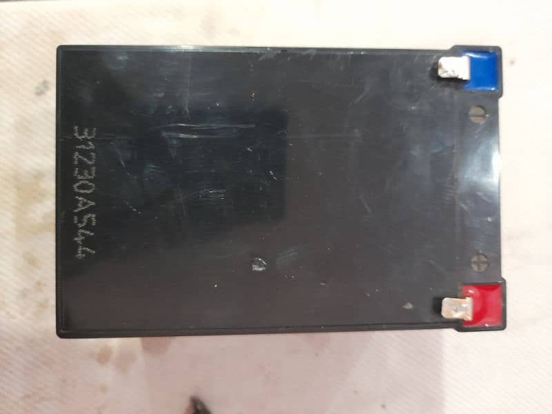 dry battery 12volt 12ah in new condition 1