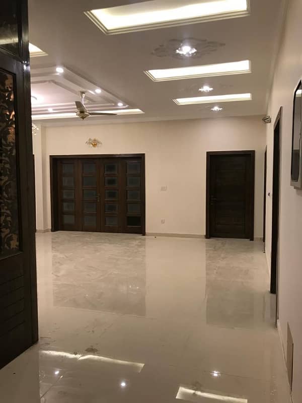 1kanal upper portion available for rent 12