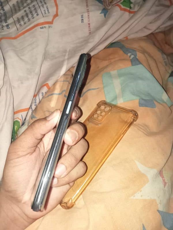 Infinix note 10 pro. . . . 8/128  box or charger Sath ha 8