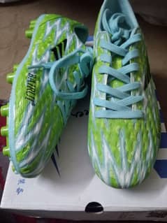 green sports shose