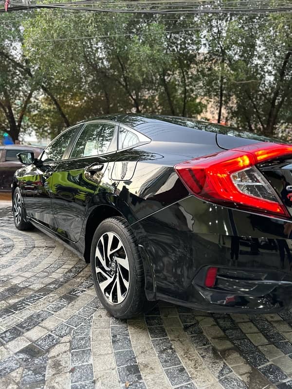 Honda Civic Oriel 2018 4