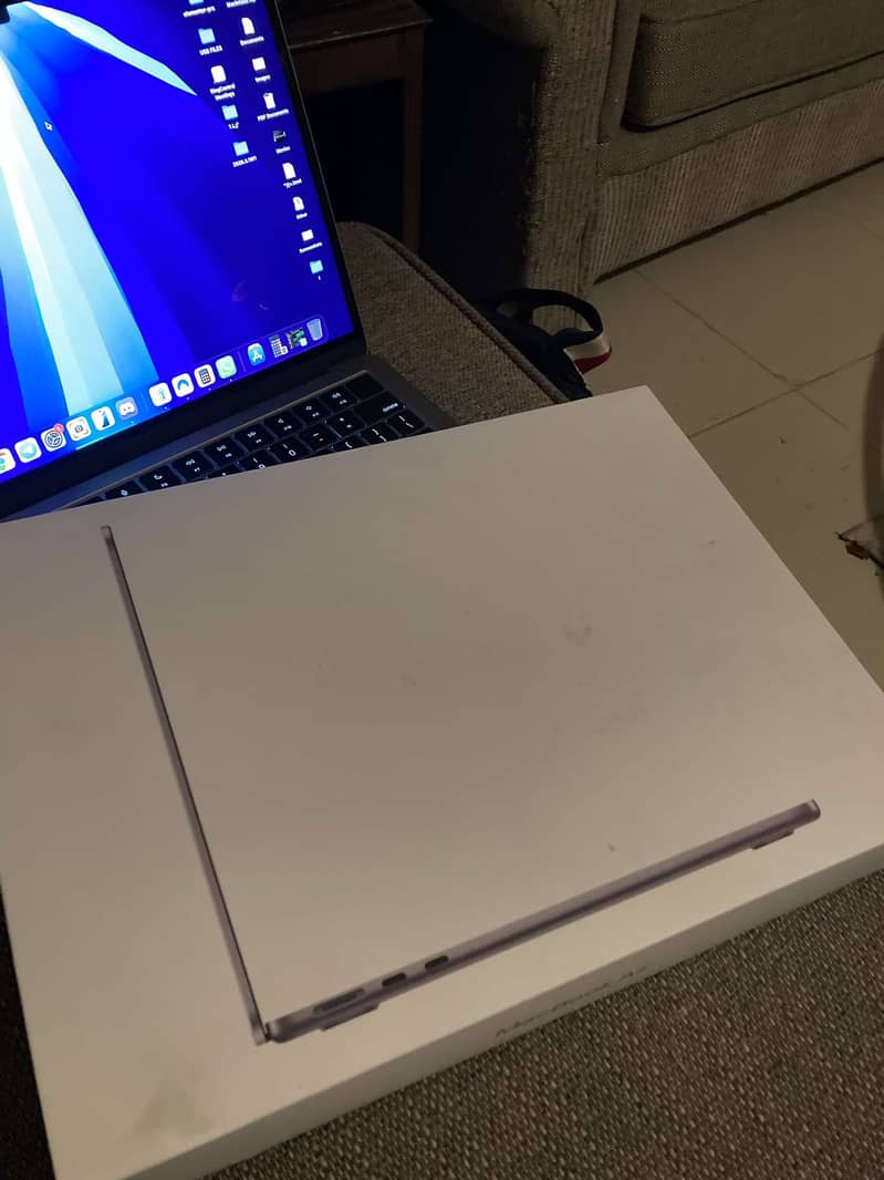 Macbook Air M2 - 8GB/256GB - Just 137 Cycles 5