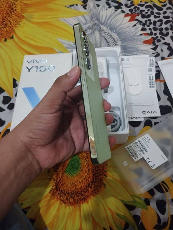 vivo Y100 8/256 complete samn with 10 monts wrnty 6